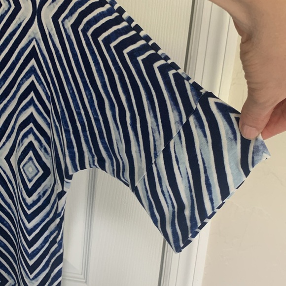 Chico's Blue and White Geometric Top size large - Picture 2 of 8